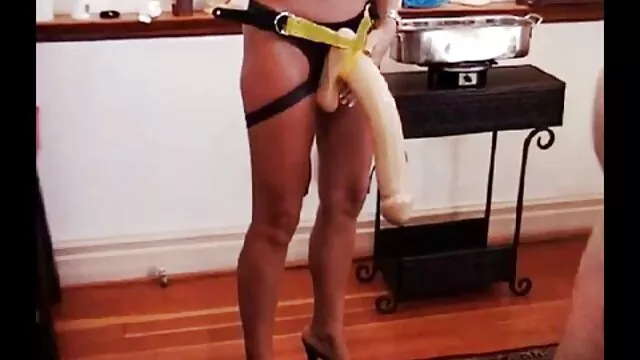 Amarrado um homem e duas mulheres porno e masturbado, nós de borboleta Bondage