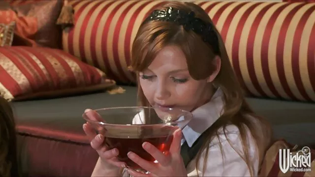 Tratamento mulher madura porn de rapariga Asiática dominante