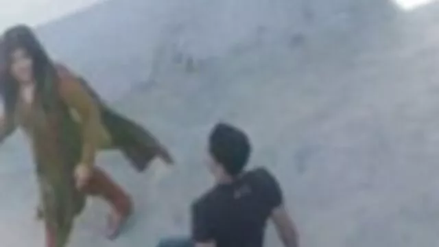 Uma mulheres fazendo sexo gratis rata esfomeada engole um ovo-Latin_Khalifa