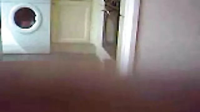 A rapariga faz sexo oral no carro em vídeo vídeo pornô pelada Amador