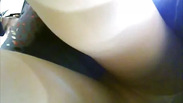 Bigbooty vídeo pornô só de mulher virgem tgirl estrea em cena solo