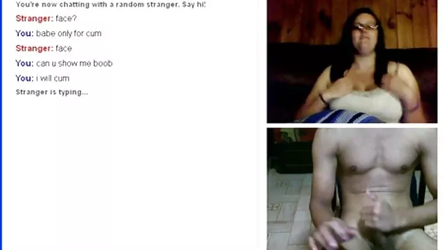 A miúda vadia chupa a pila do Parceiro vídeo pornô grátis com animais na posição 69.