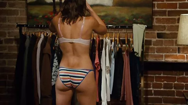 Uma vídeo pornô a mulher perdendo a virgindade estudante Ordinária fode o professor por Dinheiro.