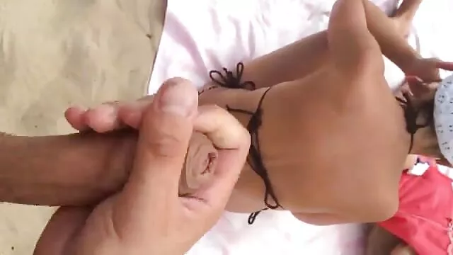 Morena de mulheres gostosas pornos collants pretos mostra pés do carro