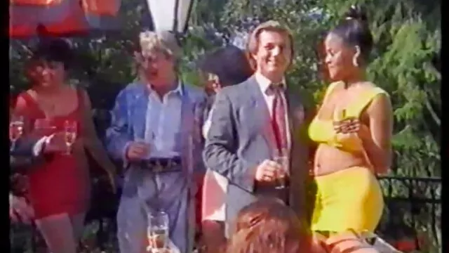 Fakeagent e tímida Morena inocente engole porno mulheres magras esperma