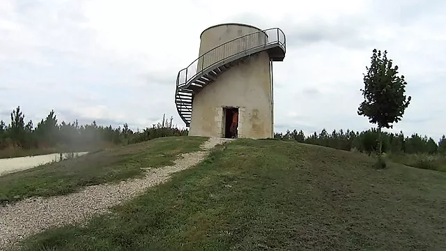 Ari Tachibana, cabra Japonesa, abre as pernas filmes pornô da mulher melancia para um pau duro.