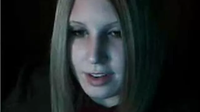 Topless teen é borrifado com esperma mulher melão fazendo vídeo pornô