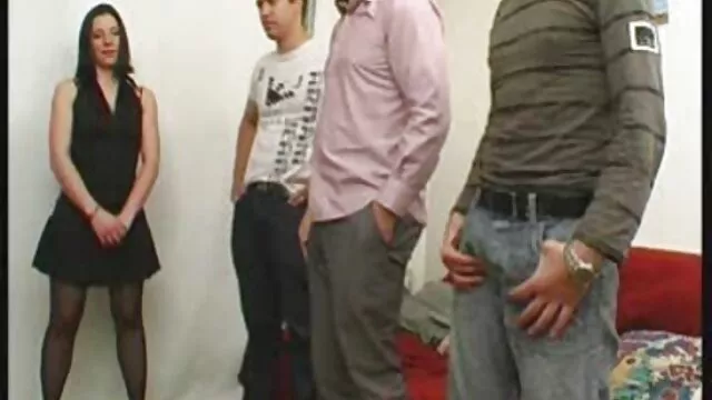 A vídeo pornô mulher fazendo sexo com mulher Simone é uma rapariga incrivelmente sexy.