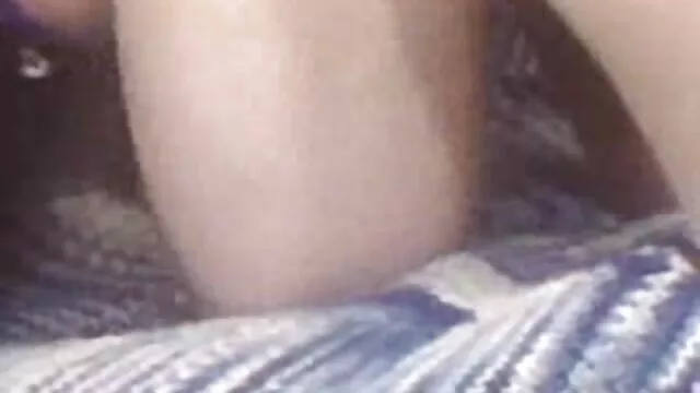 Miúda video porno cachorro com mulher loura e Busty a brincar com o cinto