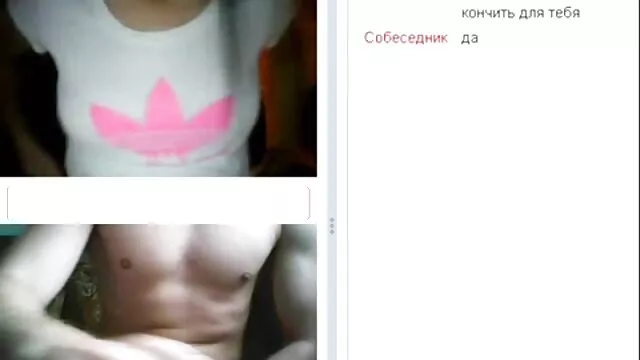 A morena de Busty vídeo pornô com mulher buchuda tem uma cara quente.