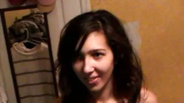 Busty Ririsu Ayaka faz um vídeo de pornografia de mulher grande trabalho com um enorme dildo-more em pissjp com