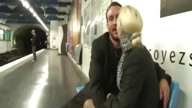 69 vídeos pornô com mulheres negras POSIÇÃO GARGANTA FUNDA