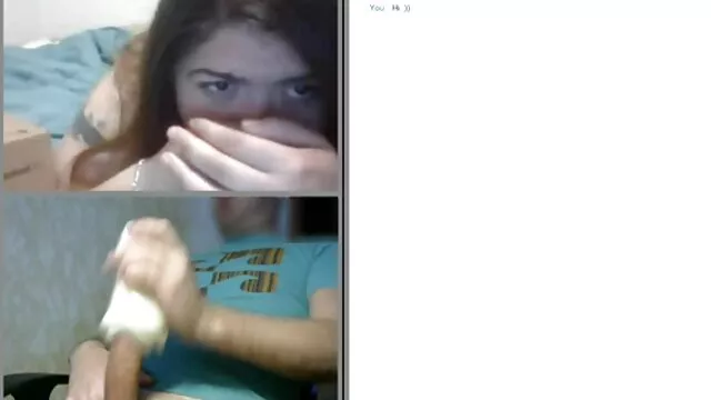 Loira excitada despe-se e brinca com ela apertada vídeo pornô negra