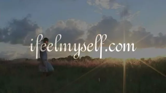 A vaqueira pega vídeo pornô de mulher casada brasileira numa Pila grande e gosta dela.