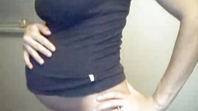 Acção Facial com uma miúda vídeo pornô mulher comendo mulher pequena com Mamas pequenas no vídeo da POV