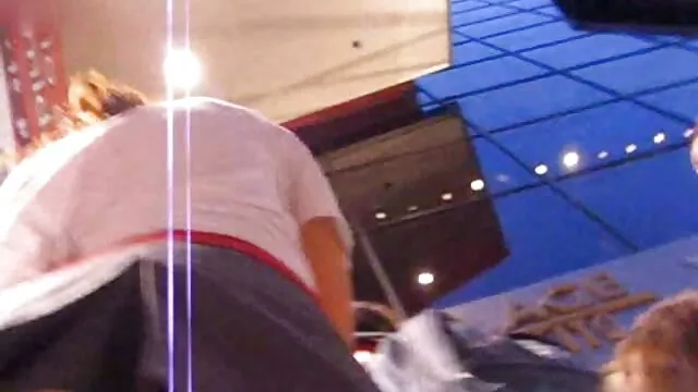 A Milf com mamas enormes paga a renda com vídeo de pornô de mulher fazendo sexo a rata.